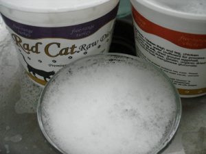 soaking dishes in cleaning solution